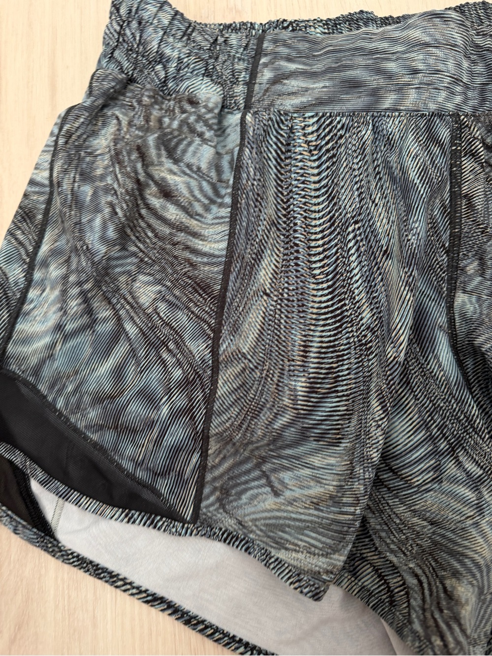 Lululemon hotty hot shorts - Picture 2 of 6